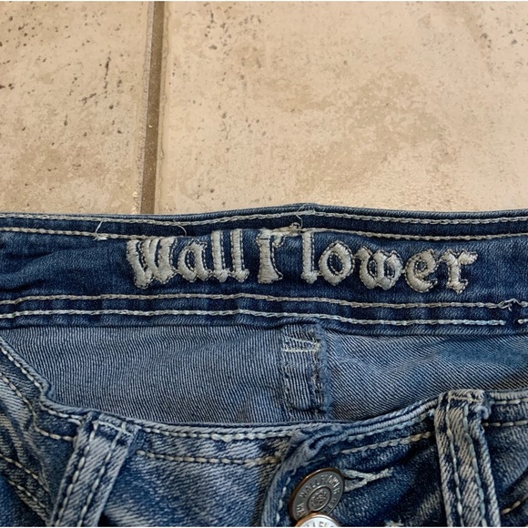 Wallflower Luscious Curvy Fit Bootcut Jeans Size 7 Embroidered Back Pockets Y2K - Picture 5 of 12